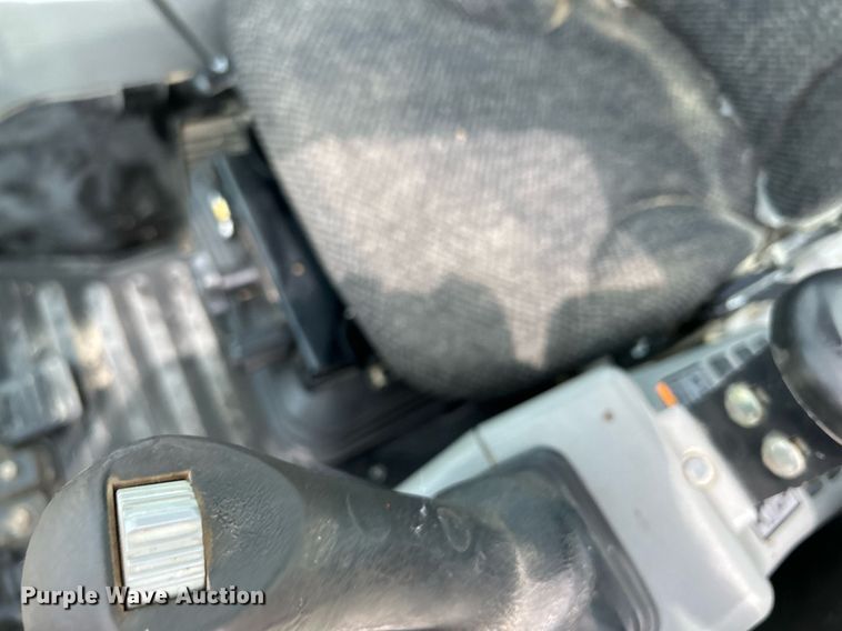 image for item DS6341 2015 Bobcat E32  mini excavator