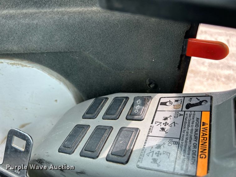 image for item DS6341 2015 Bobcat E32  mini excavator