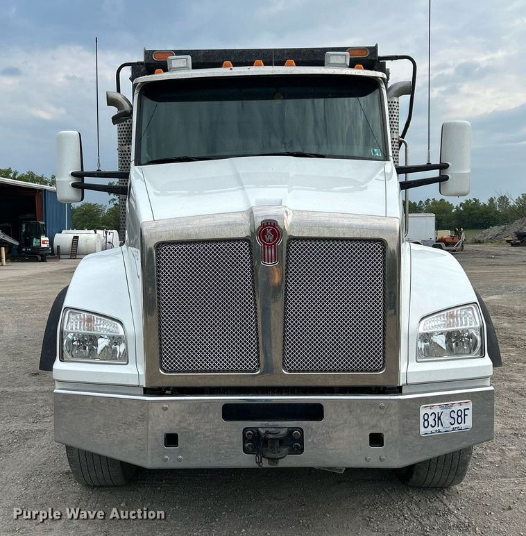 image for item DS6342 2015 Kenworth T880  dump truck