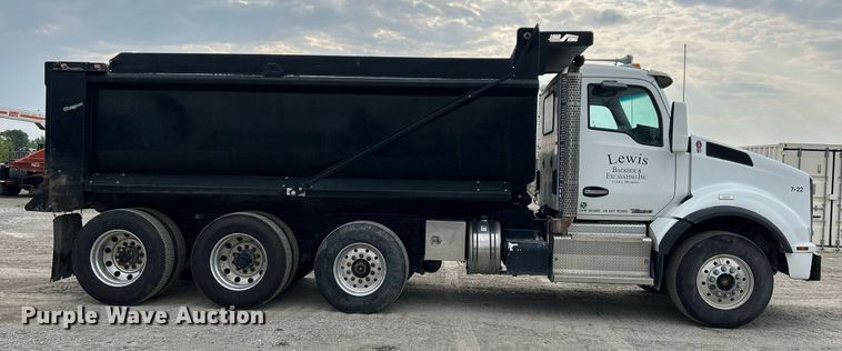 image for item DS6342 2015 Kenworth T880  dump truck