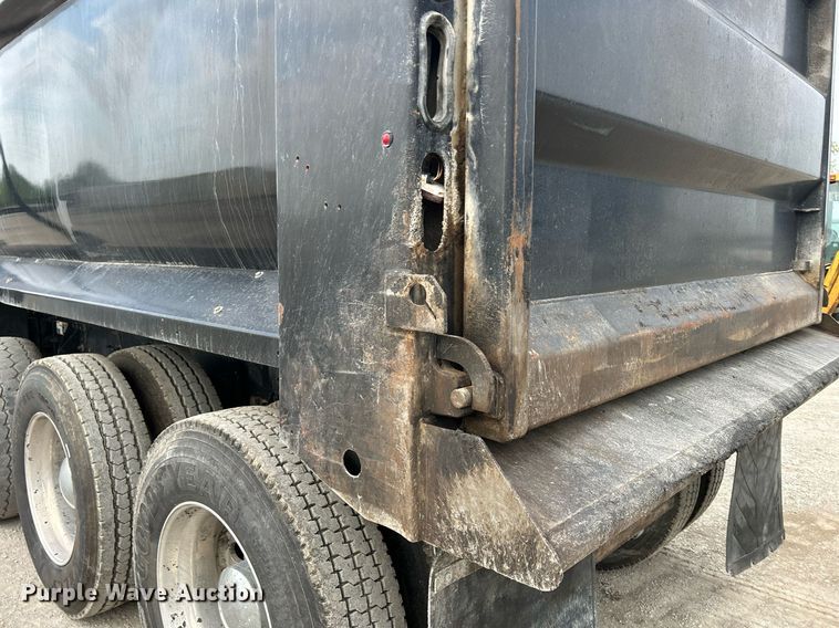 image for item DS6342 2015 Kenworth T880  dump truck