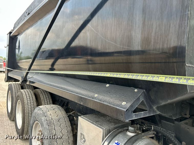 image for item DS6342 2015 Kenworth T880  dump truck