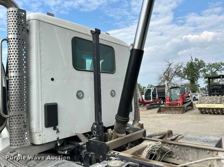 image for item DS6342 2015 Kenworth T880  dump truck