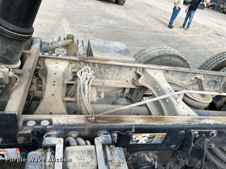 image for item DS6342 2015 Kenworth T880  dump truck