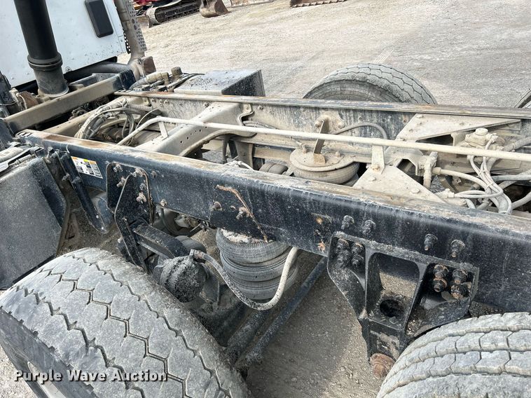 image for item DS6342 2015 Kenworth T880  dump truck