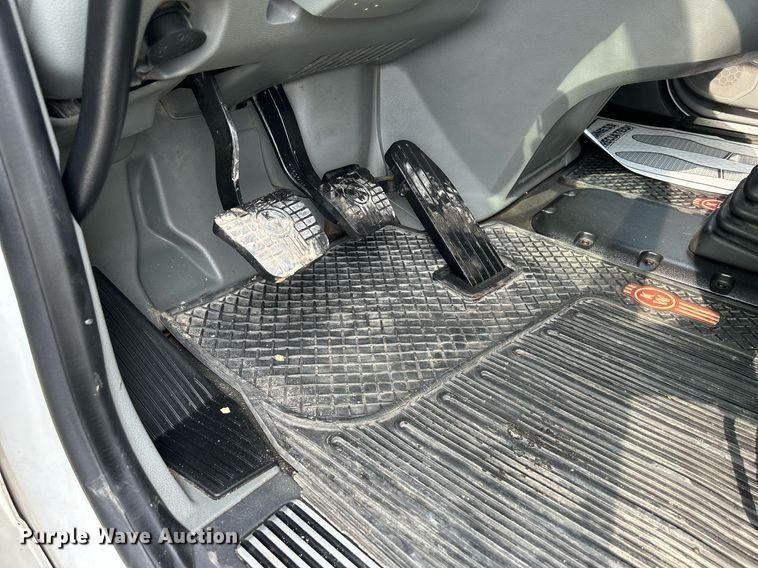 image for item DS6342 2015 Kenworth T880  dump truck