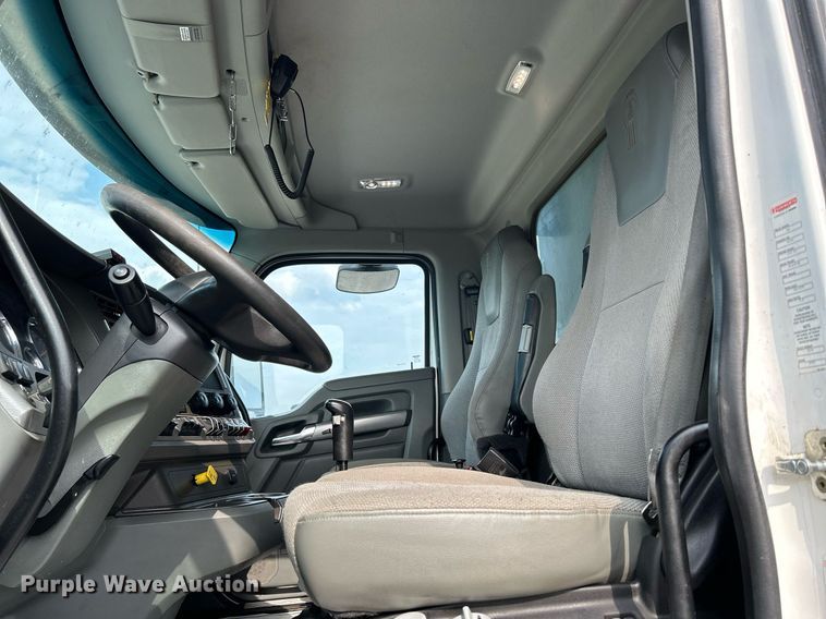 image for item DS6342 2015 Kenworth T880  dump truck