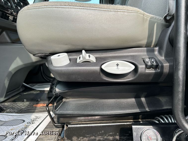 image for item DS6342 2015 Kenworth T880  dump truck