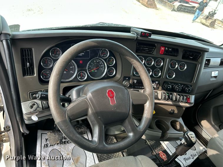 image for item DS6342 2015 Kenworth T880  dump truck