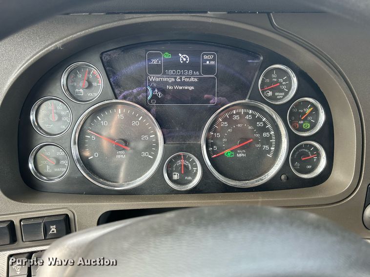 image for item DS6342 2015 Kenworth T880  dump truck