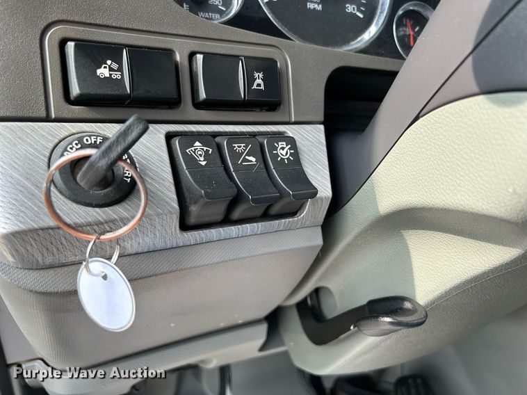 image for item DS6342 2015 Kenworth T880  dump truck