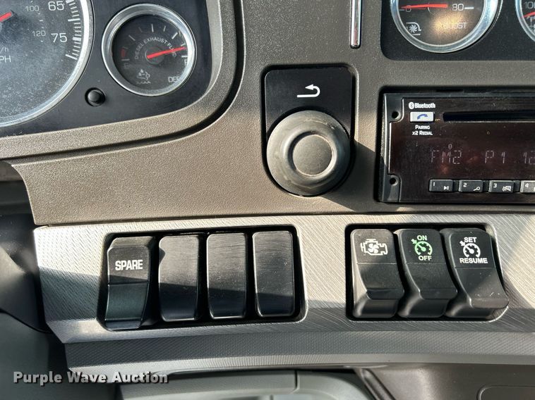 image for item DS6342 2015 Kenworth T880  dump truck