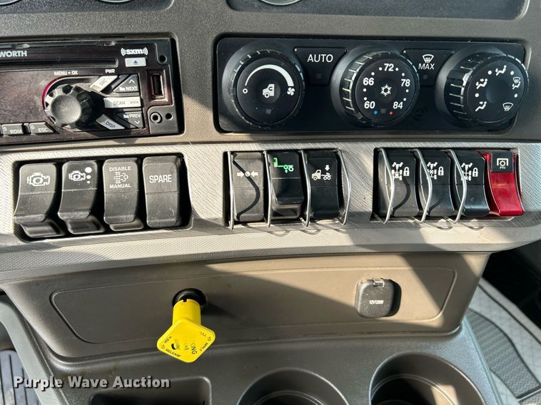 image for item DS6342 2015 Kenworth T880  dump truck