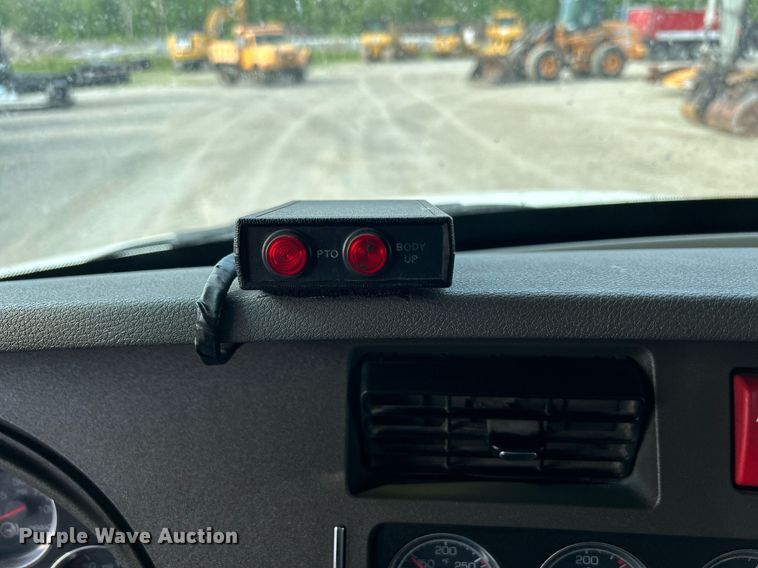 image for item DS6342 2015 Kenworth T880  dump truck