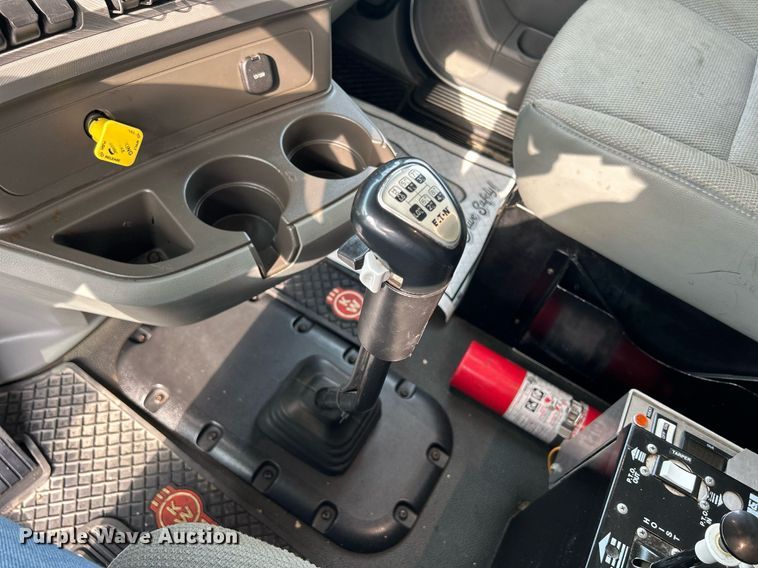 image for item DS6342 2015 Kenworth T880  dump truck