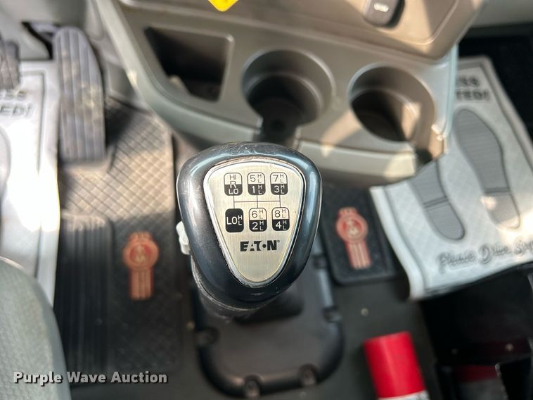 image for item DS6342 2015 Kenworth T880  dump truck