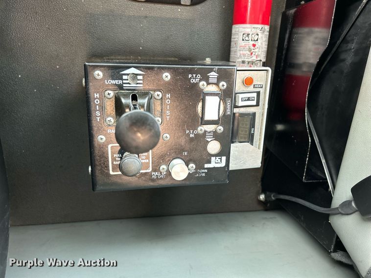 image for item DS6342 2015 Kenworth T880  dump truck