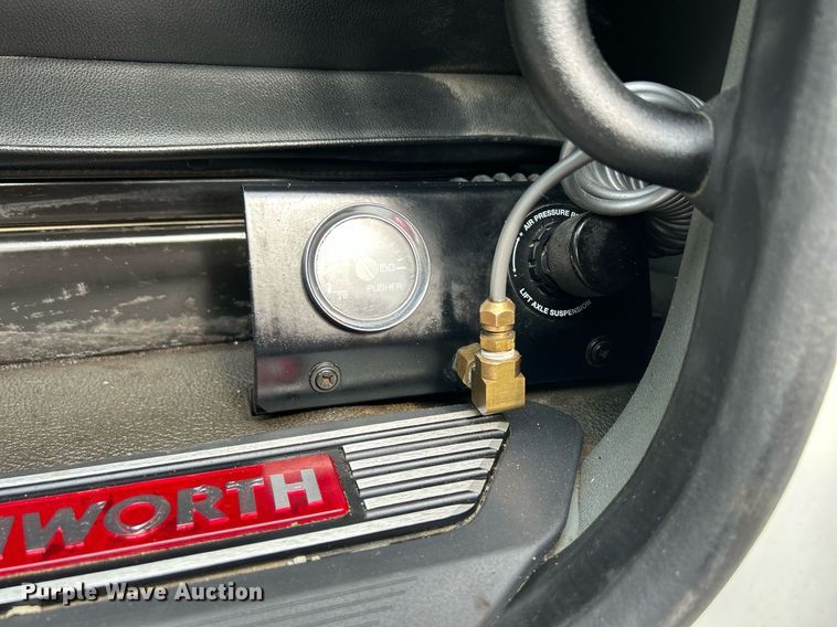 image for item DS6342 2015 Kenworth T880  dump truck