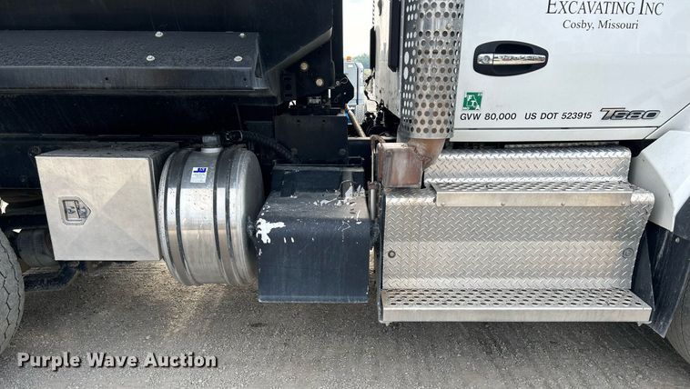 image for item DS6342 2015 Kenworth T880  dump truck