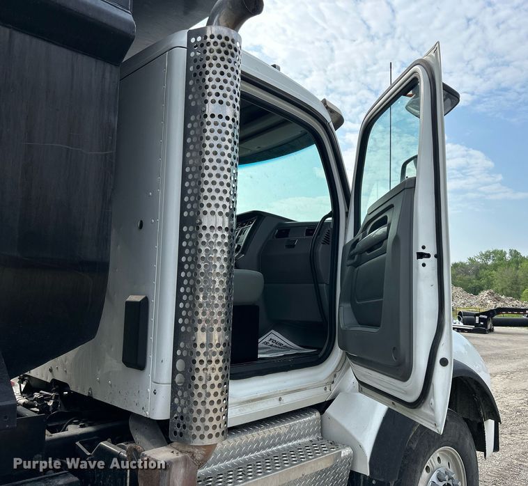 image for item DS6342 2015 Kenworth T880  dump truck