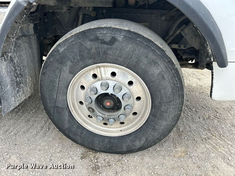 image for item DS6342 2015 Kenworth T880  dump truck