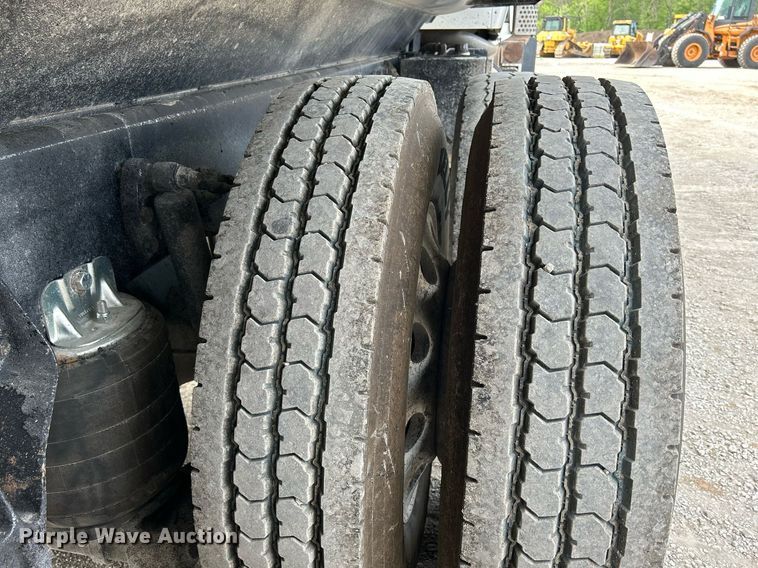 image for item DS6342 2015 Kenworth T880  dump truck