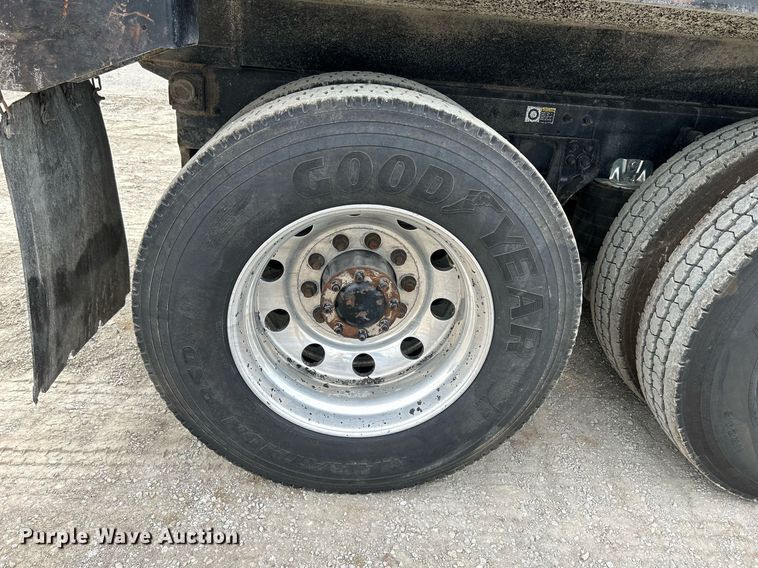 image for item DS6342 2015 Kenworth T880  dump truck