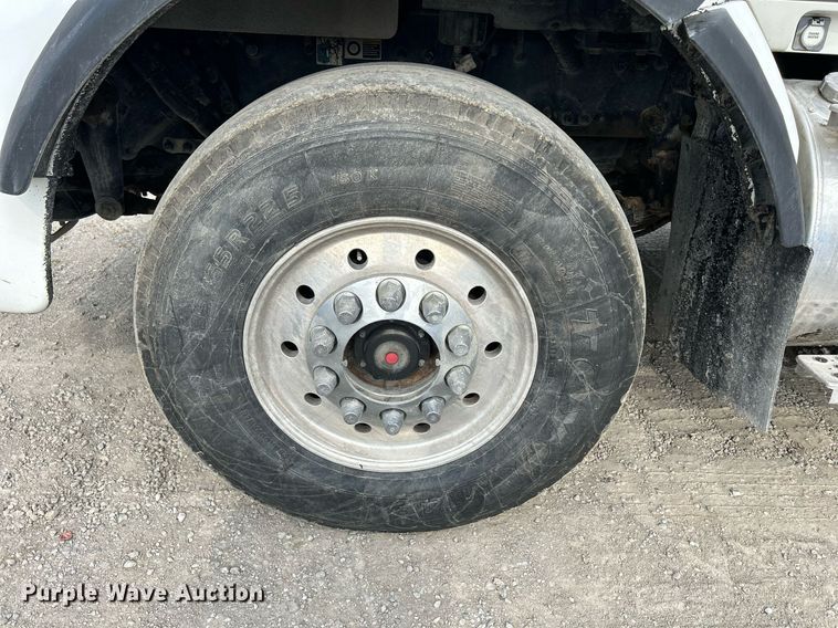 image for item DS6342 2015 Kenworth T880  dump truck