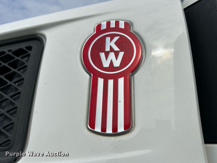 image for item DS6342 2015 Kenworth T880  dump truck