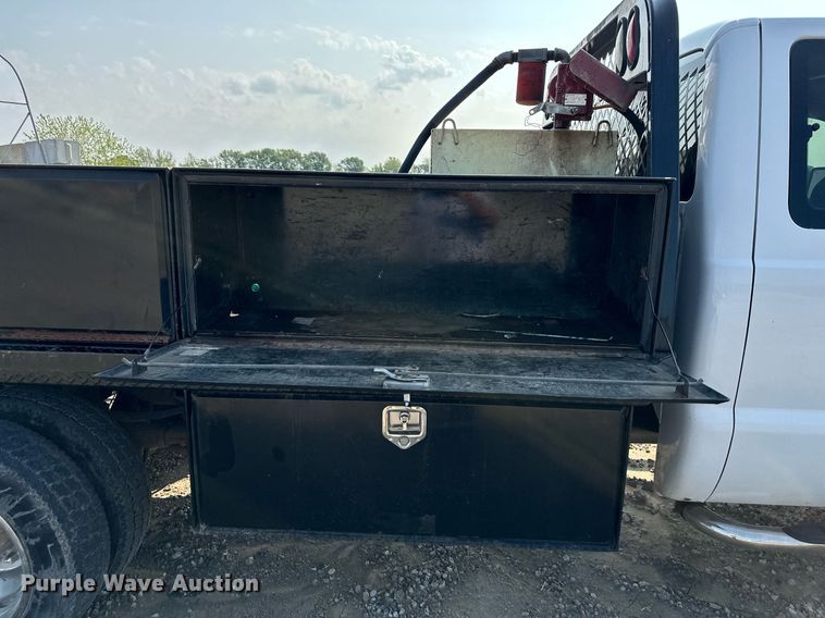 image for item DS6343 2009 Ford F550 Super Duty  flatbed truck