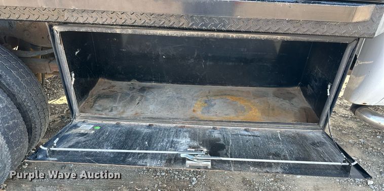 image for item DS6343 2009 Ford F550 Super Duty  flatbed truck