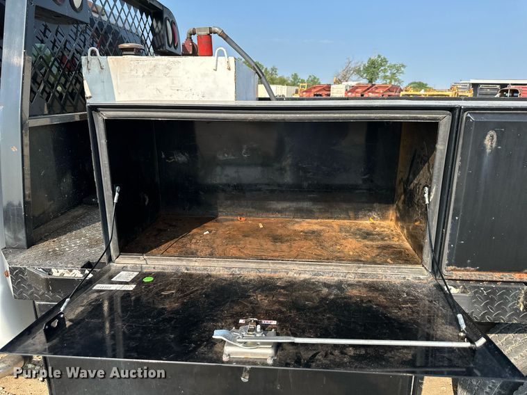 image for item DS6343 2009 Ford F550 Super Duty  flatbed truck