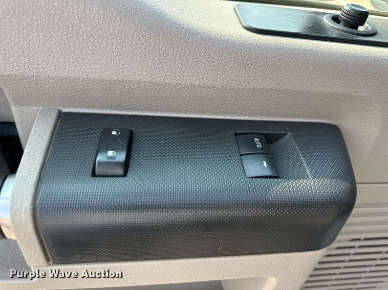 image for item DS6343 2009 Ford F550 Super Duty  flatbed truck