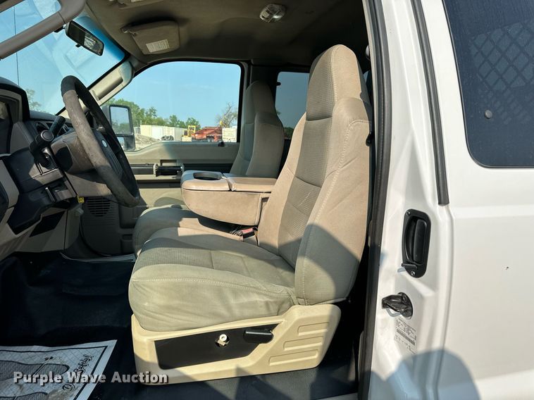 image for item DS6343 2009 Ford F550 Super Duty  flatbed truck