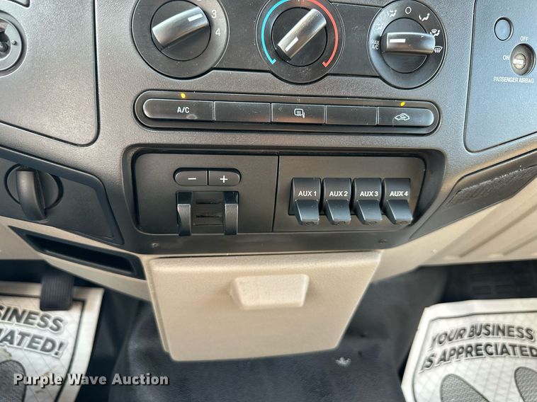 image for item DS6343 2009 Ford F550 Super Duty  flatbed truck