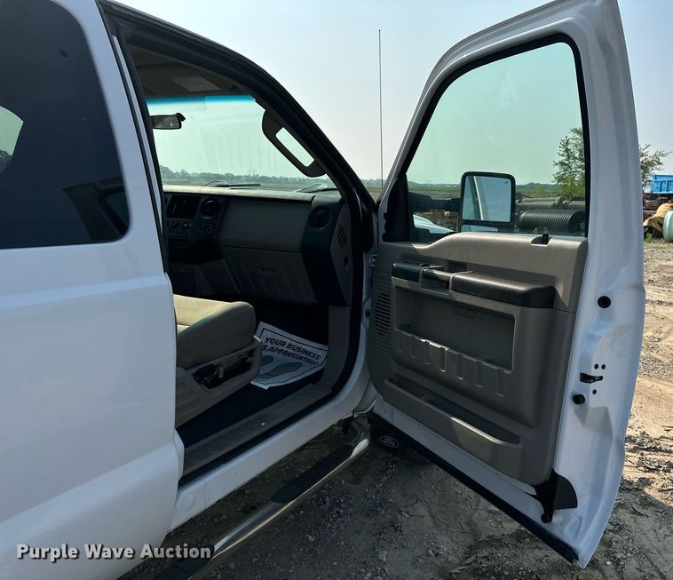 image for item DS6343 2009 Ford F550 Super Duty  flatbed truck