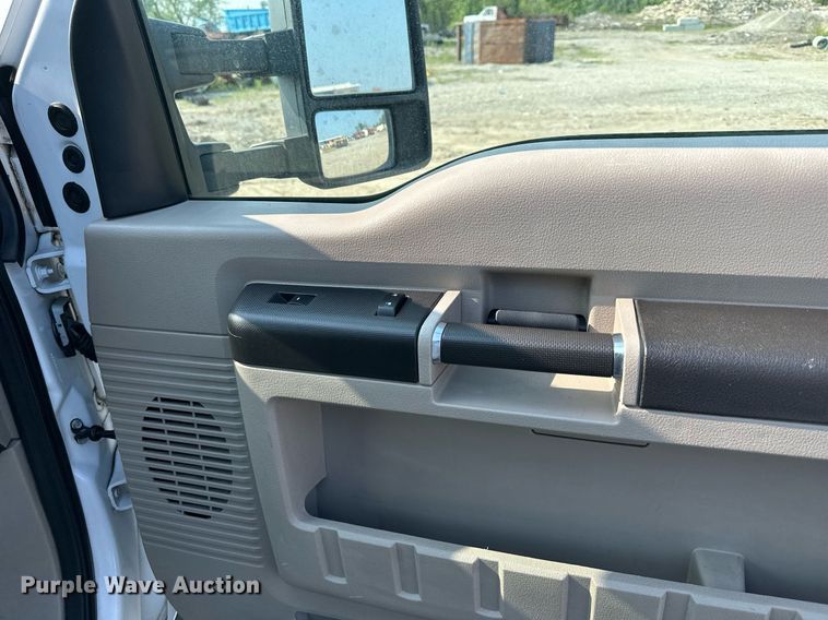 image for item DS6343 2009 Ford F550 Super Duty  flatbed truck