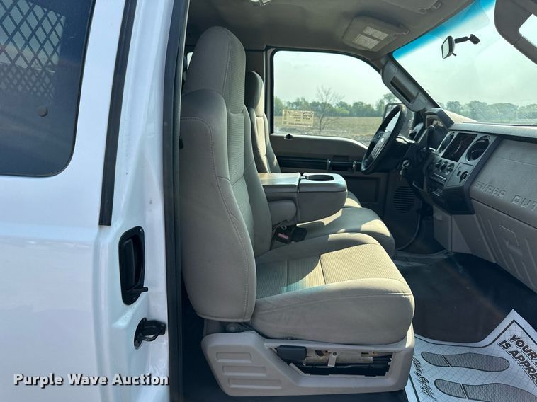 image for item DS6343 2009 Ford F550 Super Duty  flatbed truck