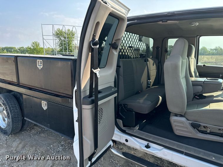 image for item DS6343 2009 Ford F550 Super Duty  flatbed truck