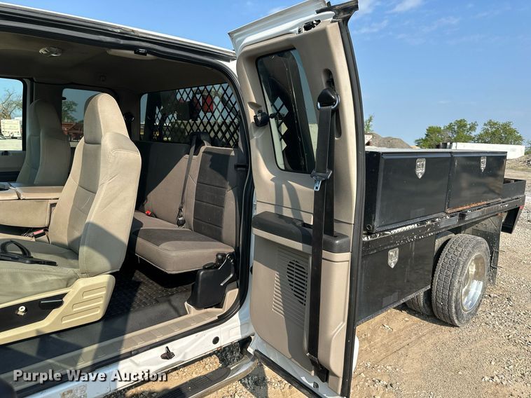 image for item DS6343 2009 Ford F550 Super Duty  flatbed truck