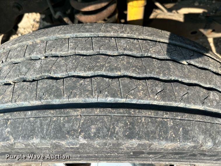 image for item DS6343 2009 Ford F550 Super Duty  flatbed truck