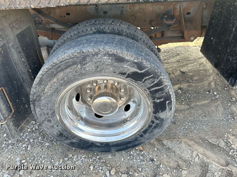 image for item DS6343 2009 Ford F550 Super Duty  flatbed truck