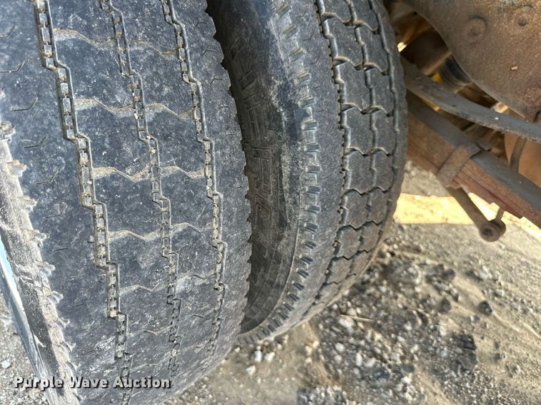 image for item DS6343 2009 Ford F550 Super Duty  flatbed truck