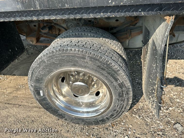 image for item DS6343 2009 Ford F550 Super Duty  flatbed truck