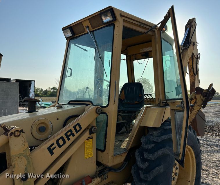 image for item DS6346 Ford 655A  backhoe