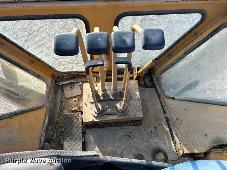 image for item DS6346 Ford 655A  backhoe