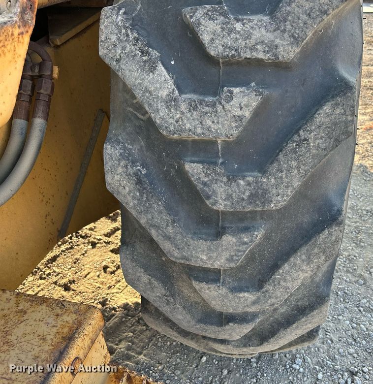 image for item DS6346 Ford 655A  backhoe