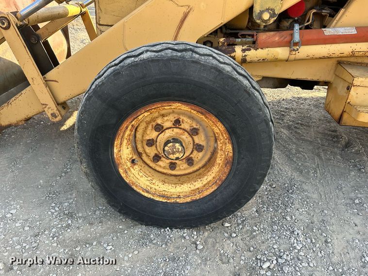 image for item DS6346 Ford 655A  backhoe