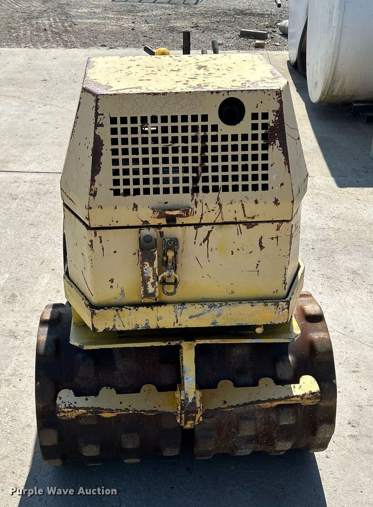 image for item DS6352 2000 Rammax P33/24  trench compactor