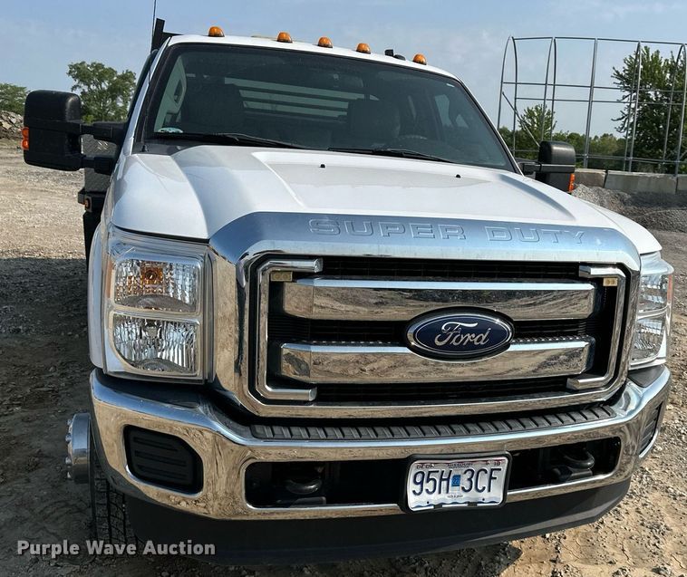 image for item DS6354 2015 Ford F350 Super Duty  SuperCab flatbed pickup truck